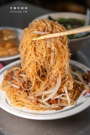 ▲▼鳳山70年無名老店！招牌肝連肉豬血湯清爽甘醇，必點肉羹和米粉炒。（圖／部落客虎麗提供）