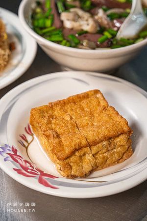 ▲▼鳳山70年無名老店！招牌肝連肉豬血湯清爽甘醇，必點肉羹和米粉炒。（圖／部落客虎麗提供）