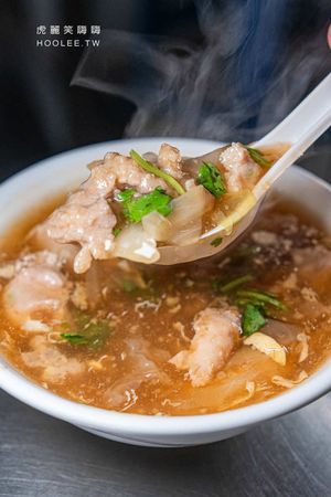 ▲▼鳳山70年無名老店！招牌肝連肉豬血湯清爽甘醇，必點肉羹和米粉炒。（圖／部落客虎麗提供）
