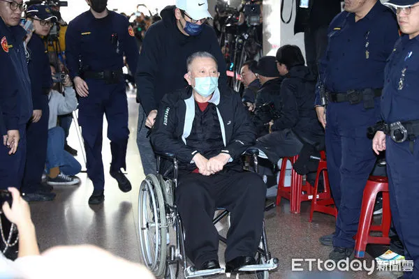 ▲沈慶京抵達北院。（圖／記者林敬旻攝）