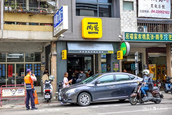 ▲▼凌晨營業台中肉蛋吐司創始店，強調只使用台灣新鮮溫體豬肉。（圖／部落客陳小可提供）