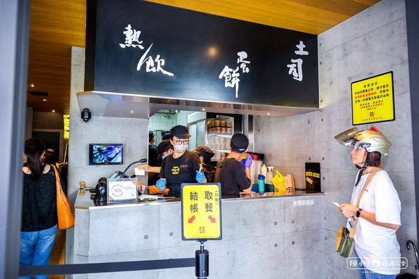 ▲▼凌晨營業台中肉蛋吐司創始店，強調只使用台灣新鮮溫體豬肉。（圖／部落客陳小可提供）