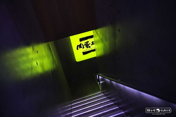 ▲▼凌晨營業台中肉蛋吐司創始店，強調只使用台灣新鮮溫體豬肉。（圖／部落客陳小可提供）