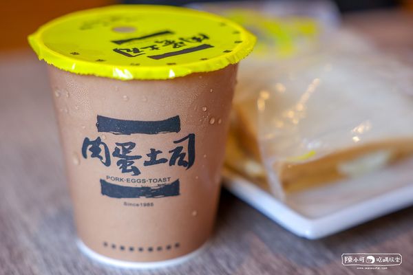 ▲▼凌晨營業台中肉蛋吐司創始店，強調只使用台灣新鮮溫體豬肉。（圖／部落客陳小可提供）