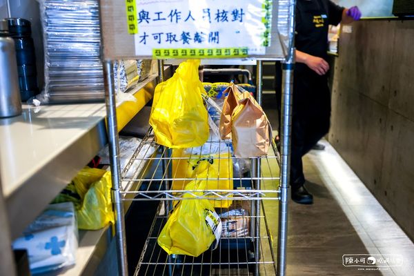 ▲▼凌晨營業台中肉蛋吐司創始店，強調只使用台灣新鮮溫體豬肉。（圖／部落客陳小可提供）