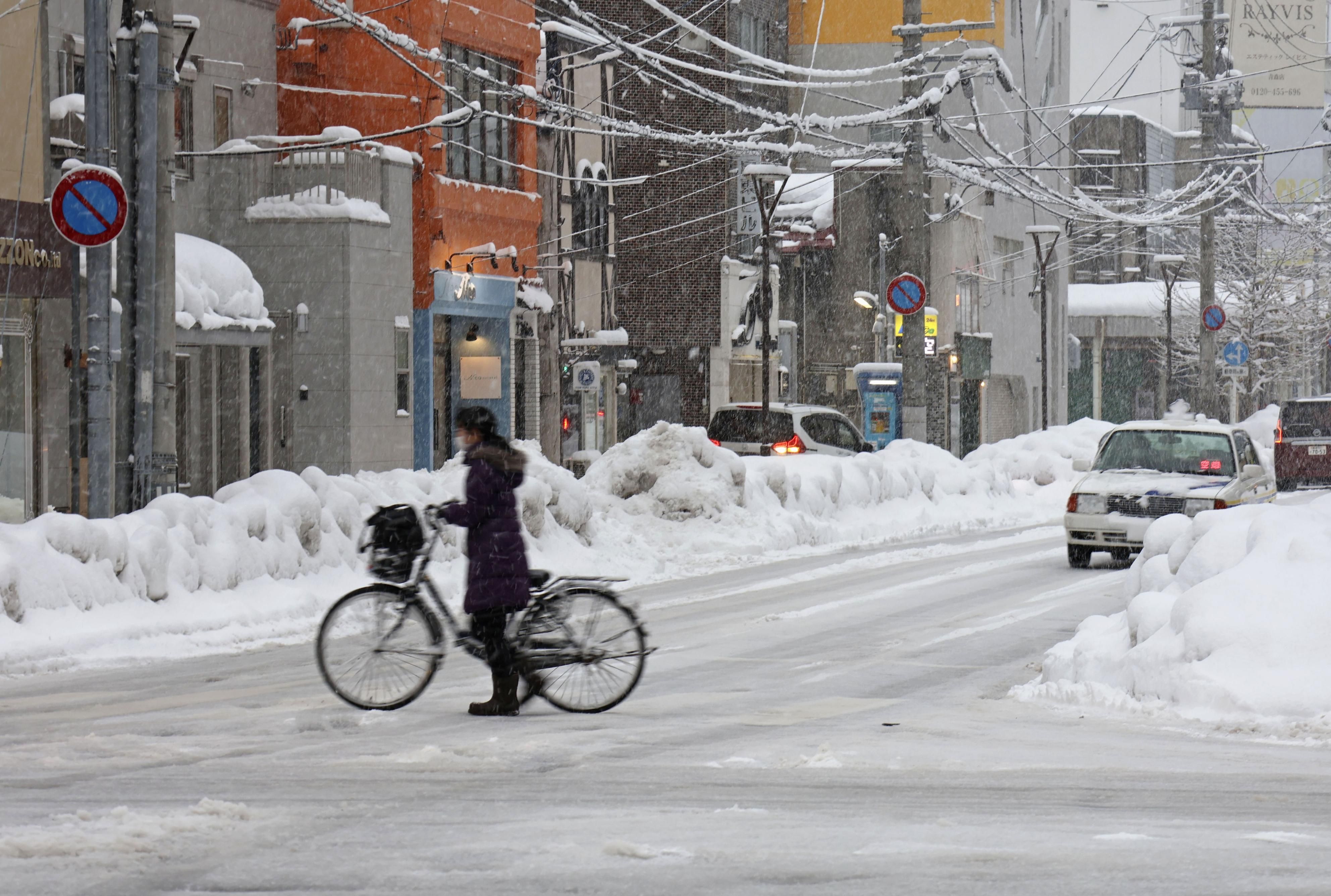 ▲▼日本青森縣2024年12月底降下大雪。（圖／達志影像）