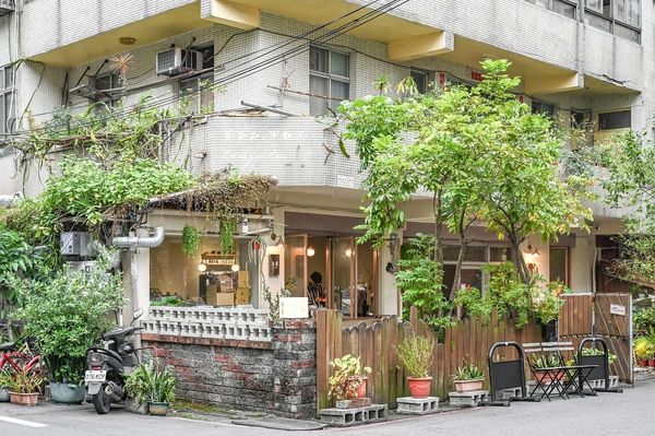 ▲▼隱身老屋民宅文青咖啡廳！森林系庭院環境超好拍。（圖／部落客周花花提供）