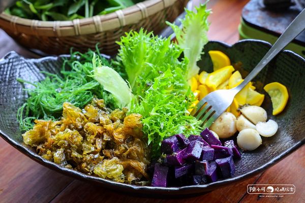 ▲▼鐵路旁的山林饗宴！花蓮原民竹坊無菜單料理　山羌肉和烤竹雞在地風味。（圖／陳小可的吃喝玩樂提供）