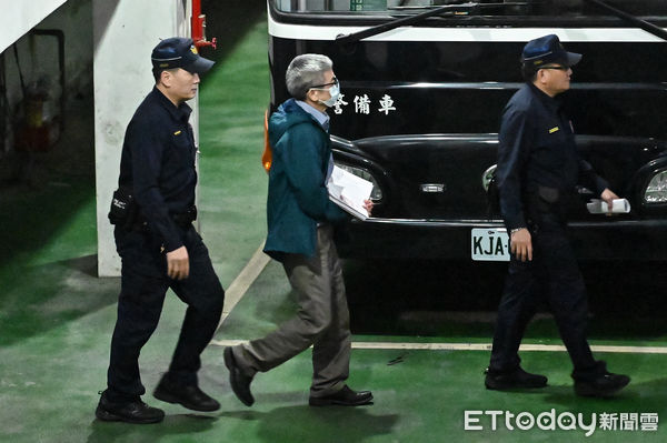 ▲▼李文宗涉嫌弊案遭起訴後，被法院裁定交保，檢方兩度抗告成功，台北地方法院今日再度開庭，裁定李文宗還押北所。（圖／記者李毓康攝）