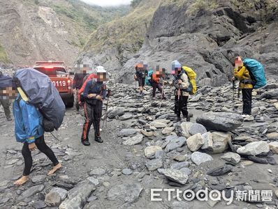 高雄10山友茂林登萬山失聯！家屬急求助　救難人員空拍機尋獲