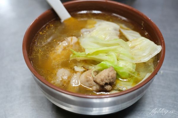 ▲▼大鍋炒的台中麻油雞，冬天一到天天客滿，路邊排隊也甘之如飴。（圖／部落客飛天璇提供）