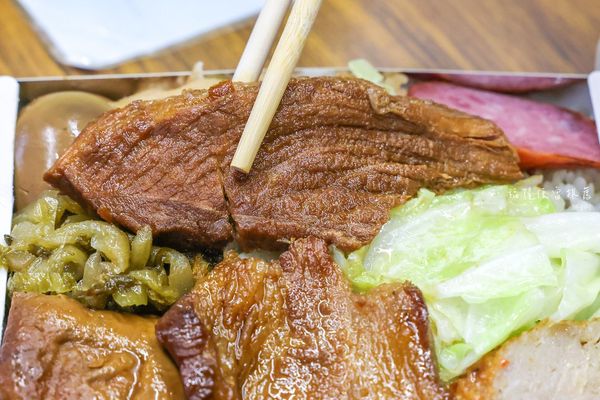 ▲▼尤記商義福隆月台便當，70年福隆車站便當推薦。（圖／部落客陳小可提供）