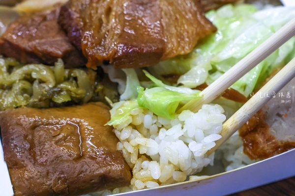 ▲▼尤記商義福隆月台便當，70年福隆車站便當推薦。（圖／部落客陳小可提供）