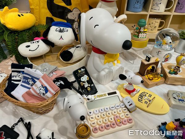 ▲▼7-ELEVEN元旦首檔集點活動推出「SNOOPY 75周年」系列周邊，開發居家擺飾、寵物用品、3C周邊、生活家電、出遊包袋等，超過50款商品。（圖／記者林育綾攝）