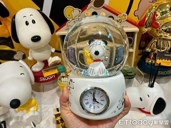 ▲▼7-ELEVEN元旦首檔集點活動推出「SNOOPY 75周年」系列周邊，開發居家擺飾、寵物用品、3C周邊、生活家電、出遊包袋等，超過50款商品。（圖／記者林育綾攝）