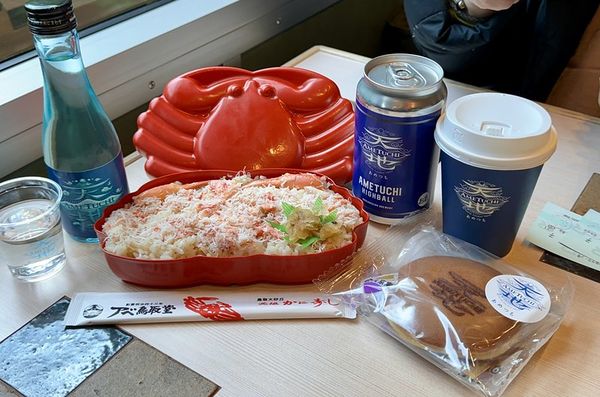 ▲▼搭乘日本天地號開啟山陰假期！觀光列車上吃美食、抽籤超有趣。（圖／小虎食夢網提供）