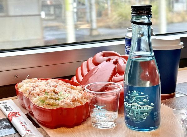 ▲▼搭乘日本天地號開啟山陰假期！觀光列車上吃美食、抽籤超有趣。（圖／小虎食夢網提供）