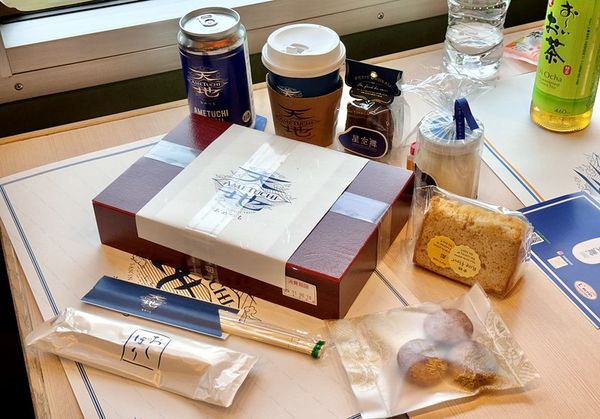 ▲▼搭乘日本天地號開啟山陰假期！觀光列車上吃美食、抽籤超有趣。（圖／小虎食夢網提供）