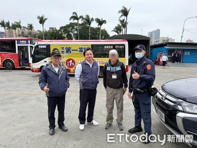 僑胞返國定居搭公車掉手機　桃園暖警載他到車站尋獲