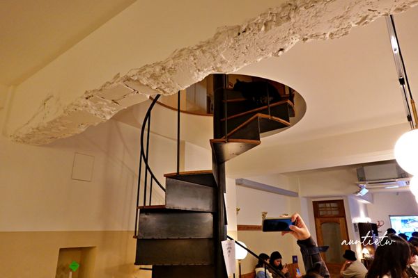 ▲▼寬敞優雅貓咪出沒療癒咖啡廳，濃郁栗子布丁好特別，還有各種周邊商品。（圖／部落客水晶提供）