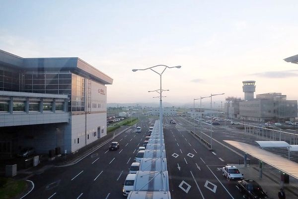 ▲▼日本秋田，仙台機場到秋田市區交通方式，電車轉新幹線2個多小時抵達。（圖／飛天璇授權提供）