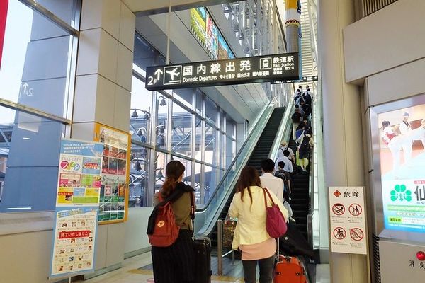 ▲▼日本秋田，仙台機場到秋田市區交通方式，電車轉新幹線2個多小時抵達。（圖／飛天璇授權提供）