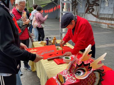 新北迎蛇年！深澳贈春聯、碧潭揮毫　春節祝福樂連連