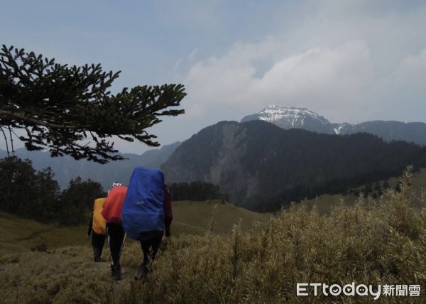 爬山,登山,追雪。（圖／雙和醫院提供）