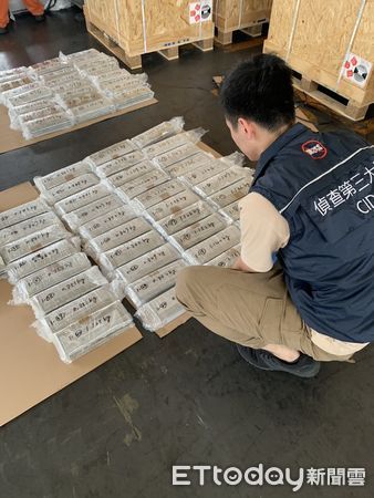 ▲任職廚師吳男進口1.75億大麻磚遭檢警逮捕。（圖／記者張君豪翻攝）