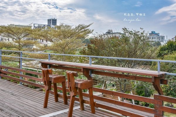 ▲▼田野間的貨櫃屋咖啡店！台南銅板價輕食飲料　自家種蔬果融入菜單。（圖／周花花甲飽沒提供）