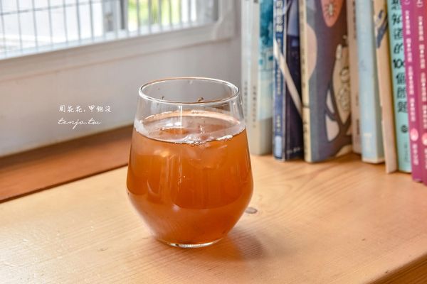 ▲▼田野間的貨櫃屋咖啡店！台南銅板價輕食飲料　自家種蔬果融入菜單。（圖／周花花甲飽沒提供）