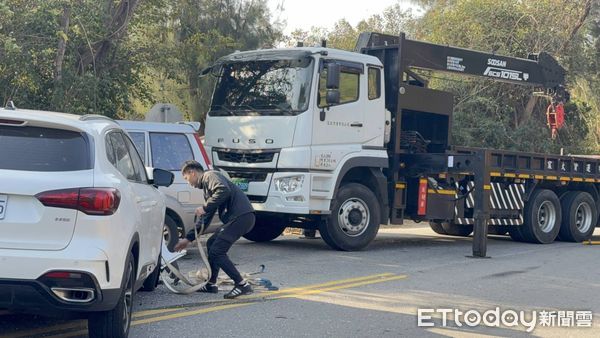 ▲▼             金門縣金湖鎮南機路、三多路口2車碰撞，2人受傷。（圖／記者林名揚翻攝，下同）