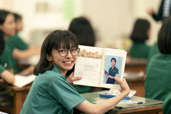 ▲陳姸霏、項婕如主演的《夜校女生》即將上映。（圖／興揚電影提供）