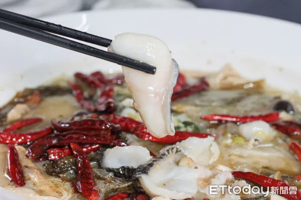 ▲狂一鍋酸菜魚。（圖／記者黃士原攝）