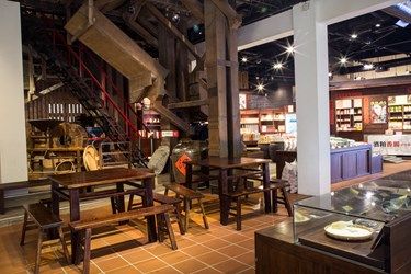 ▲▼霧峰農會邀大家春節期間來走春，看菇菌、品清酒、吃黑翅鳶麵。（圖／霧峰農會酒莊提供，下同）