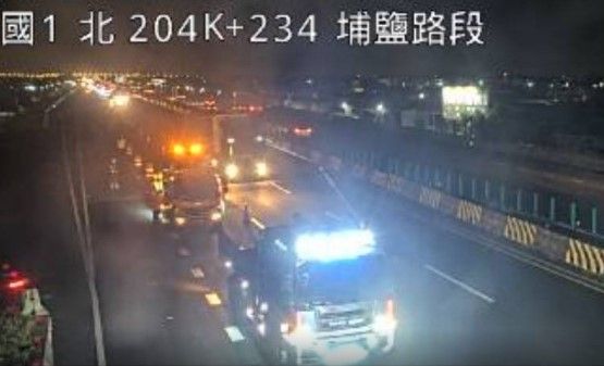 ▲▼快訊／國1「3車連環車禍」統聯被追撞　警消緊急到場救援。（圖／翻攝高公局）