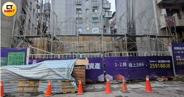 廣鐿營造廠的母公司廣銘建設還有自有建案，其中位於信義區的「信義WOW」的11樓建案原定明年初完工，如今卻僅剛剛「破土」。（圖／林冠吟攝）