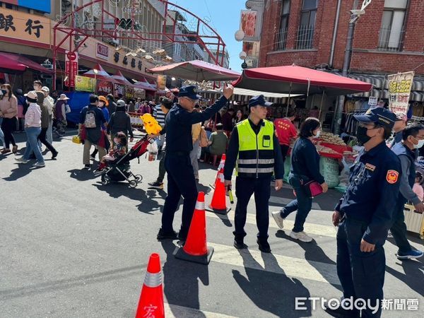 ▲▼高雄警針對11處熱門景點已規劃相關道路及景點交通疏導計畫，將嚴格取締重大交通違規並加強交通疏導、管制措施。（圖／記者賴文萱翻攝）