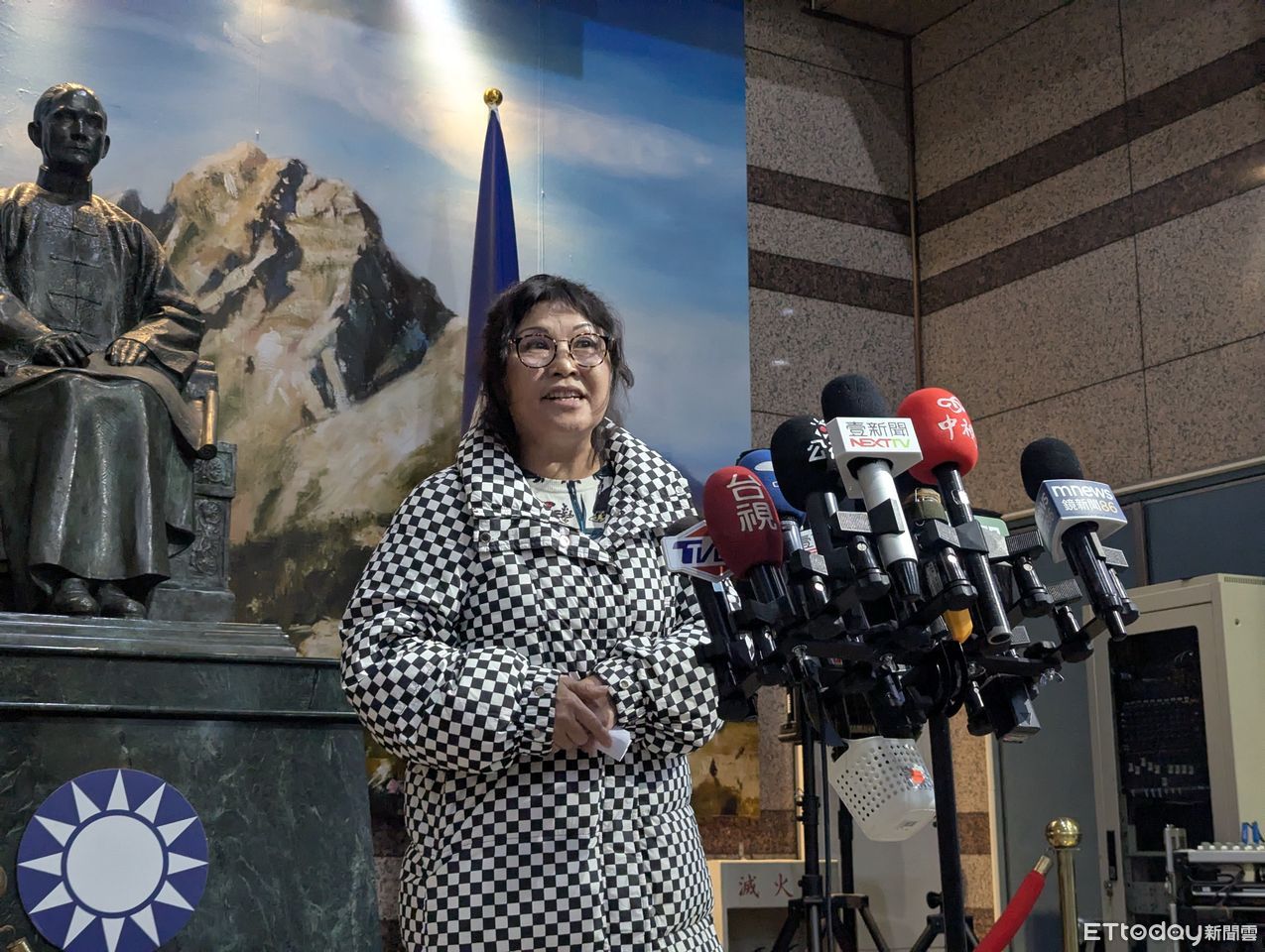 抖音喊統一又嗆馬英九「最沒用」 何鷹鷺遭國民黨考紀會停止黨職