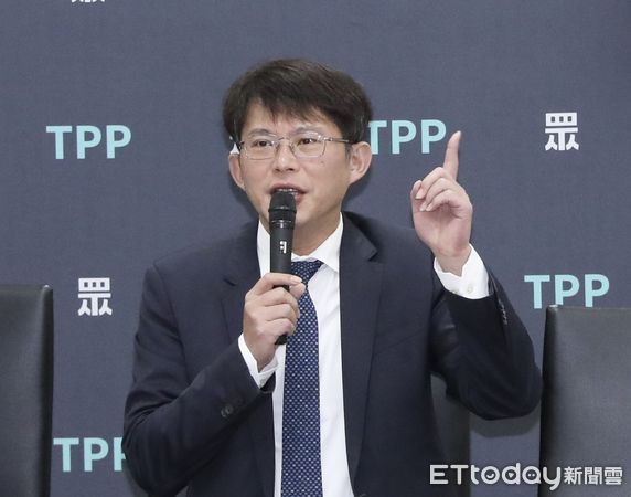 ▲▼民眾黨召開 司法公平嗎 民意大公開 民眾黨委託民調發布記者會 黃國昌 陳昭姿。（圖／記者屠惠剛攝）