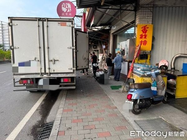 ▲新埤鄉8日下午交通事故             。（圖／記者陳崑福翻攝）