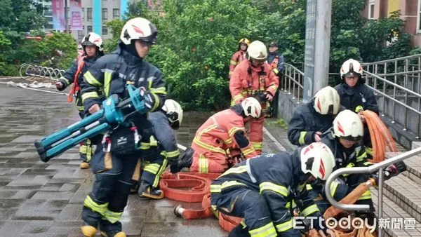 ▲新北汐止運動中心火災演練　強化春節期間安全應變能力。（圖／記者郭世賢翻攝）