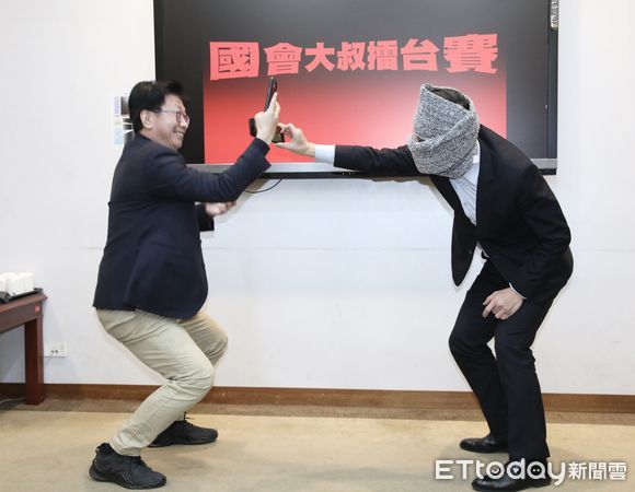 ▲▼（過年留稿先勿用）立委郭國文 鍾佳濱 張宏陸舉行 國會大叔拍照拳擊 賽事過年留稿拍攝。（圖／記者屠惠剛攝）