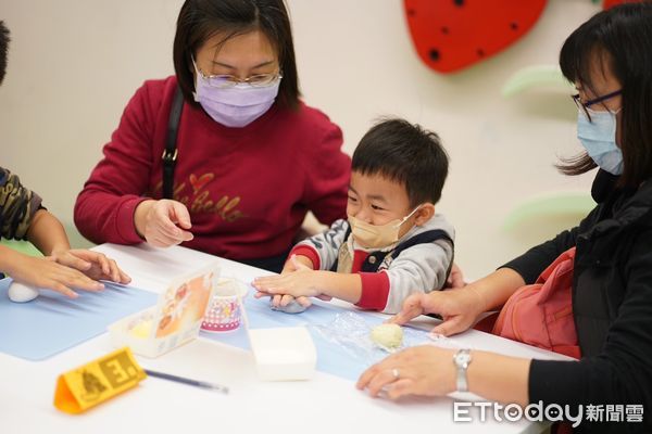 ▲（留稿）  苗栗客家文化館春節歡樂體驗    客家庄「跌三烏」傳統博奕重現。（圖／臺灣客家文化館）