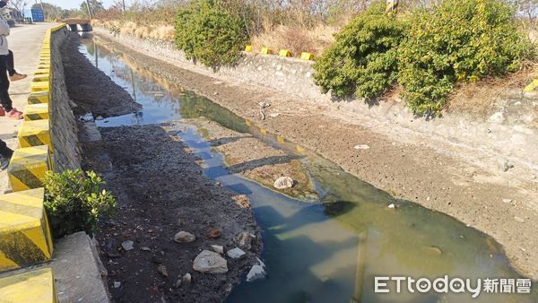 ▲▼金門汙水系統揚水井排放糞水惡臭惹民怨                 。（圖／記者林名揚翻攝）