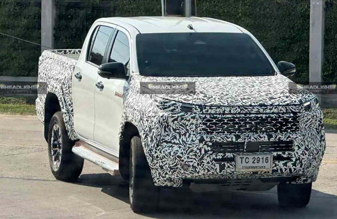 ▲新一代TOYOTA Hilux現身測試，預計今年發表！（圖／翻攝自《creative311》）