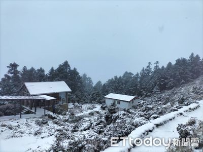 嘉明湖國家步道下雪了　整片銀白世界