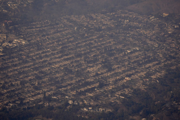 ▲▼洛杉磯野火太平洋帕利塞德（Pacific Palisades）地區空拍照。（圖／達志影像／美聯社）