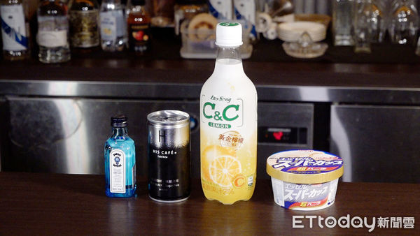 ▲ 簡單打造微醺年味！超商 3 材料自製高質感「酒精版西西里咖啡」。（圖／記者謝婷婷攝）