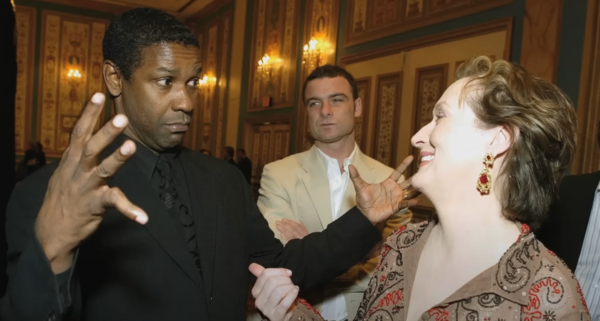 ▲▼丹佐華盛頓小指。（圖／翻攝自YouTube／The Graham Norton Show）